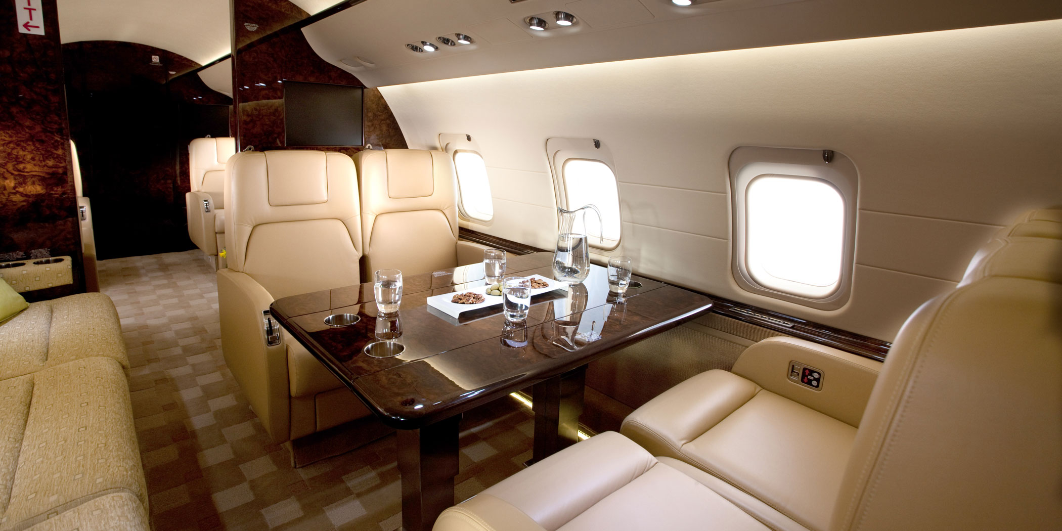 Challenger 850 view for Opa-locka charter